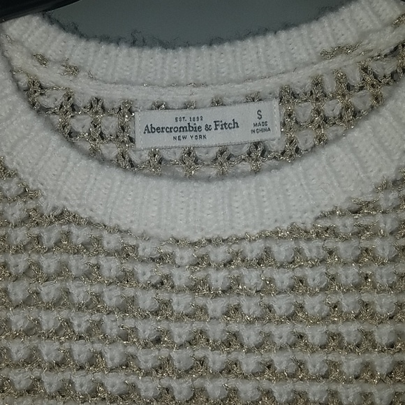 Abercrombie and Fitch Cropped Sweater - Picture 3 of 5